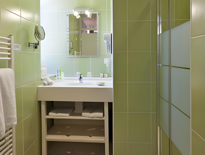 Bathroom 3, Hotel-restaurant Les Caudalies, Jura