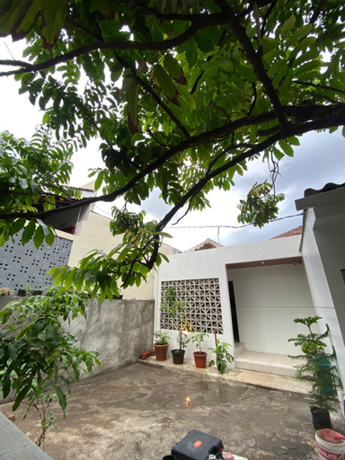 Exterior 1