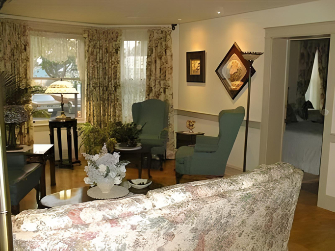 Others 4, After Eight Bed and Breakfast, Lancaster