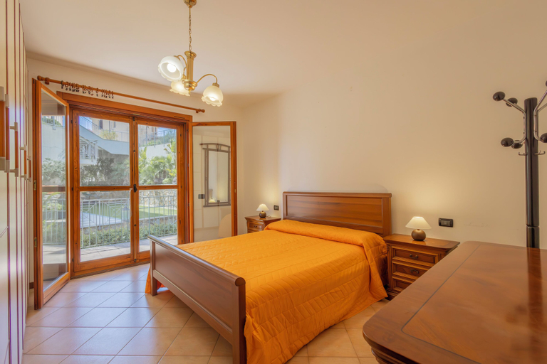 Bedroom 1, Spacious Apartment by Wonderful Italy, Imperia