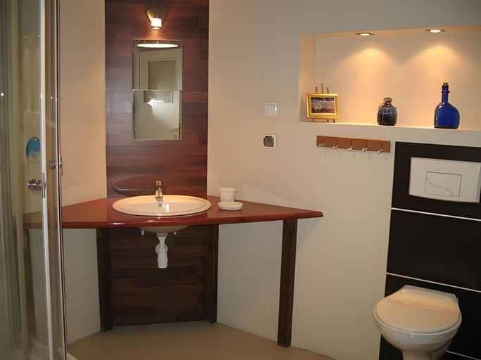 Bathroom 2, Willa Pod Aniolem - Pokoje Goscinne & Apartamenty z widokiem na gory, Bielsko