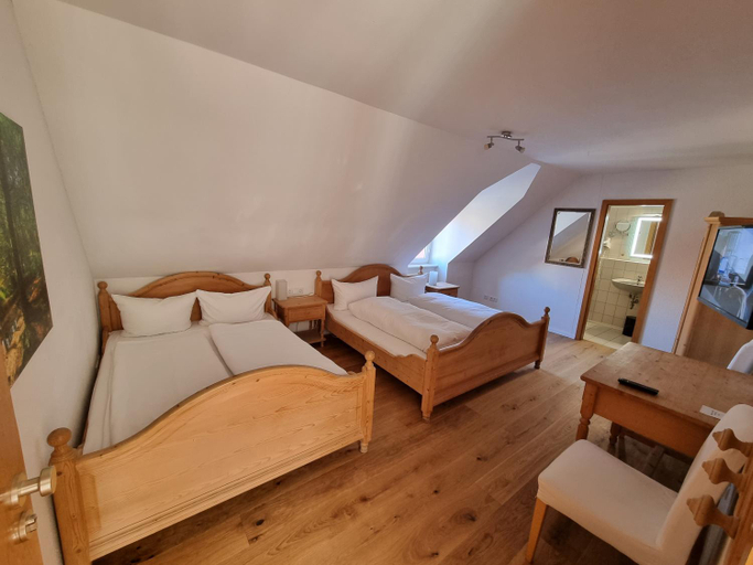 Bedroom 2, Hotel & Restaurant Tanne, Lörrach
