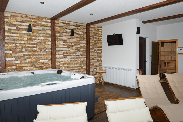 Hot tub