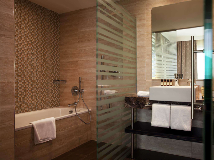 Bathroom 5, Pullman Kinshasa Grand Hotel, Kinshasa