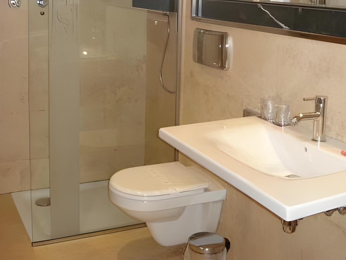 Bathroom 2, Hotel Fruela, Asturias