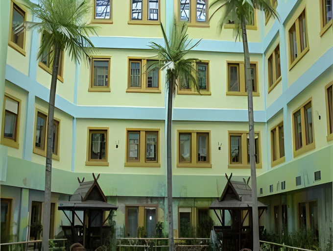 Exterior & Views