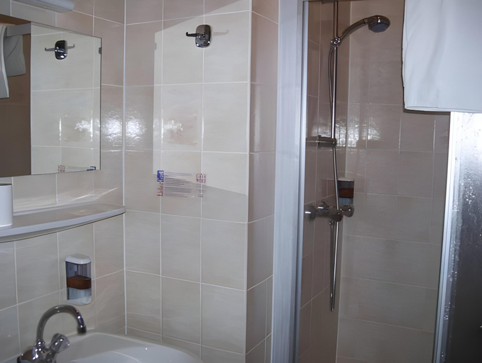 Bathroom 2, Hotel Restaurant Schwartz, Neunkirchen