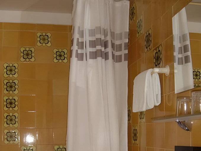 Bathroom 4, Hostal Can Massot, Girona