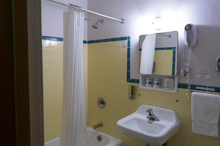 Bathroom 3, Holiday Music Motel, Door