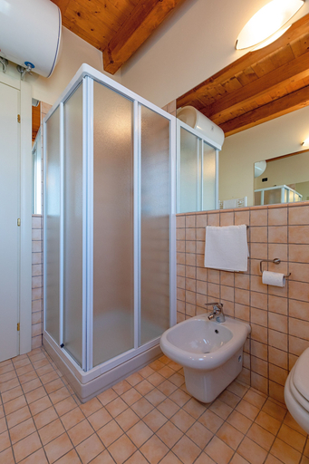 Bathroom 3, Borgo del Torchio A14 by Wonderful Italy, Brescia