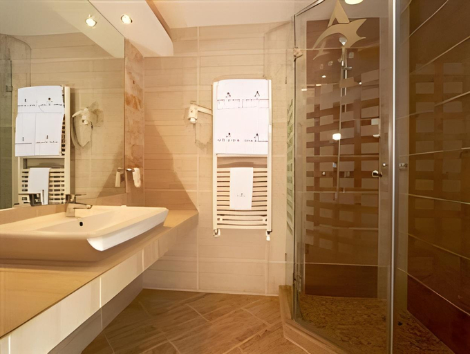Bathroom 2, Hotel Atlantis Medical, Wellness & Conference, Hajdúszoboszló