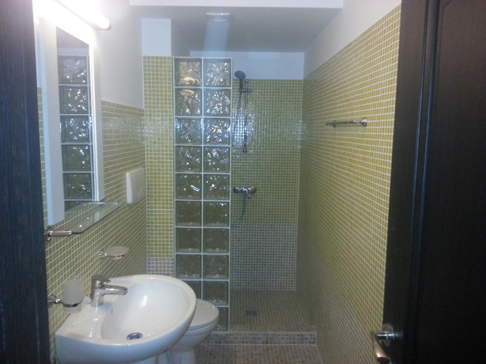Bathroom 5, COLOSSEUM Zen GUEST HOUSE, Municipiul Bucuresti
