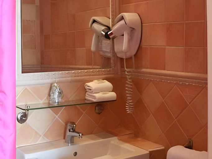 Bathroom 2, Abrivado, Bouches-du-Rhône