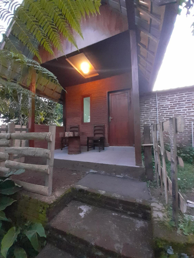 Exterior 4