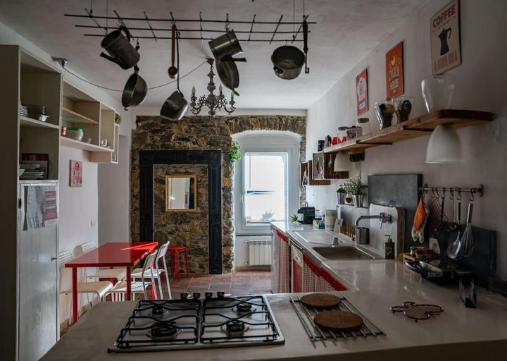Others 4, Vezzhouse, La Spezia