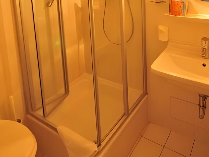 Bathroom 4, Hotel Ambassador, Karlsruhe