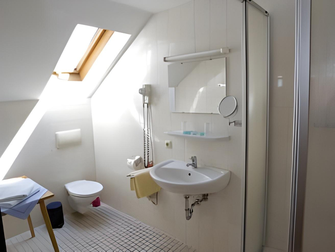 Bathroom 3, Landgasthof Kirchmayer, Garmisch-Partenkirchen