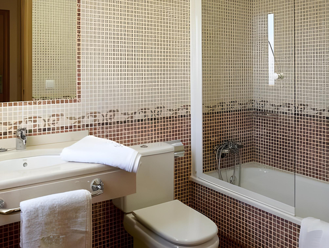 Bathroom 2, Hotel Room, Pontevedra