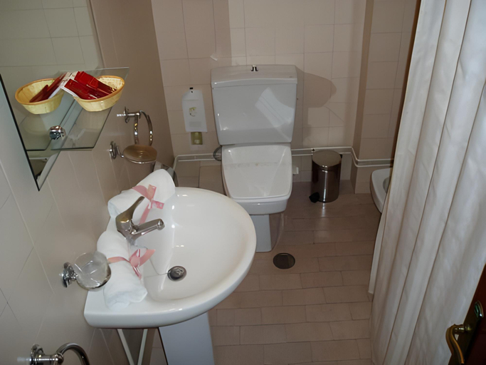 Bathroom 2, Rey Fernando, A Coruña