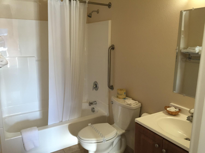 Bathroom, Interstate 8 Motel, Lake