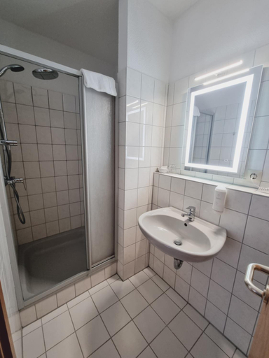 Bathroom 4, Hotel & Restaurant Tanne, Lörrach