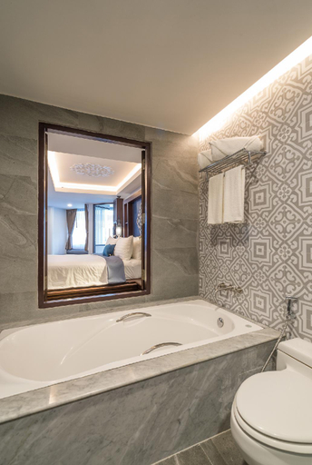 Bathroom 10
