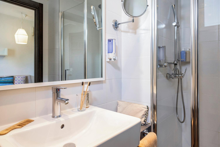 Bathroom 5, TUI MAGIC LIFE Cala Pada - All Inclusive, Baleares