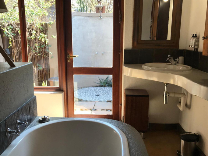 Shower, 11 Raptors Lodge, Mopani