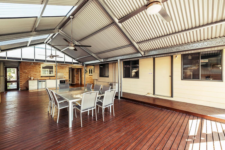 Food & Drinks, 2 BR Granny Flat Near Airport, Adelaide