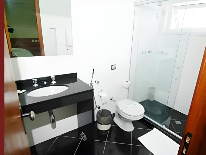 Bathroom 4, Curi Palace Hotel, Pelotas