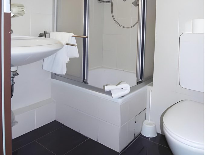 Bathroom 3, Cityhotel Amadeus, Münster