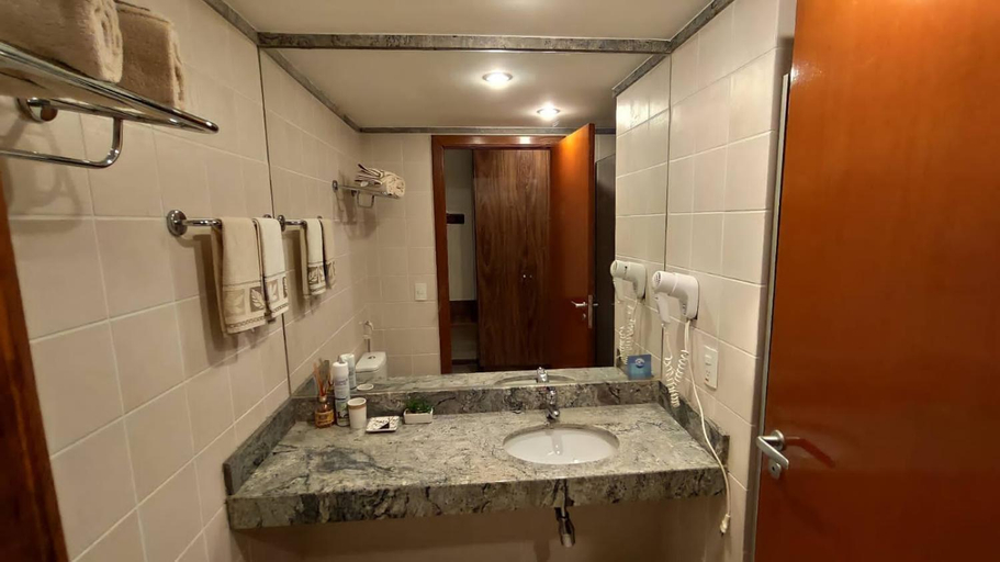 Bathroom 4, PROMOCAO EXECUTIVA COM BANHEIRA E FLATS SEM BANHEIRA- Melhor Hotel De Taguatinga, Brasília