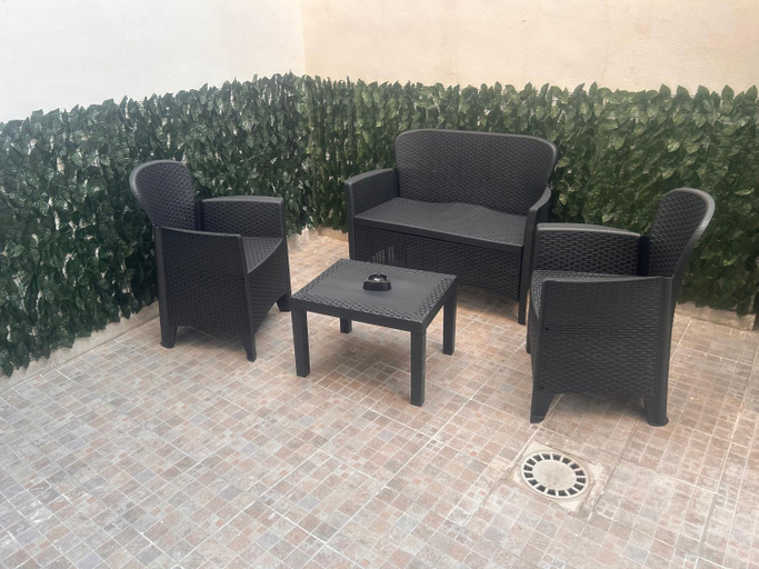 Others 3, Al piccolo borgo, Catania