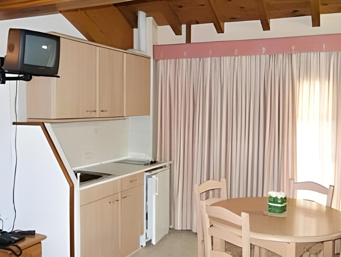 Others 4, Aparthotel les Corts, Girona