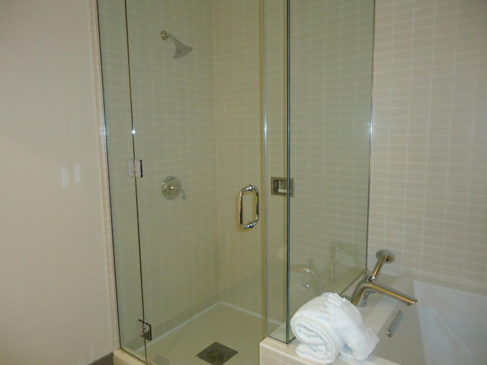 Bathroom 5, Hotel Casino New Nouveau Brunswick, Westmorland