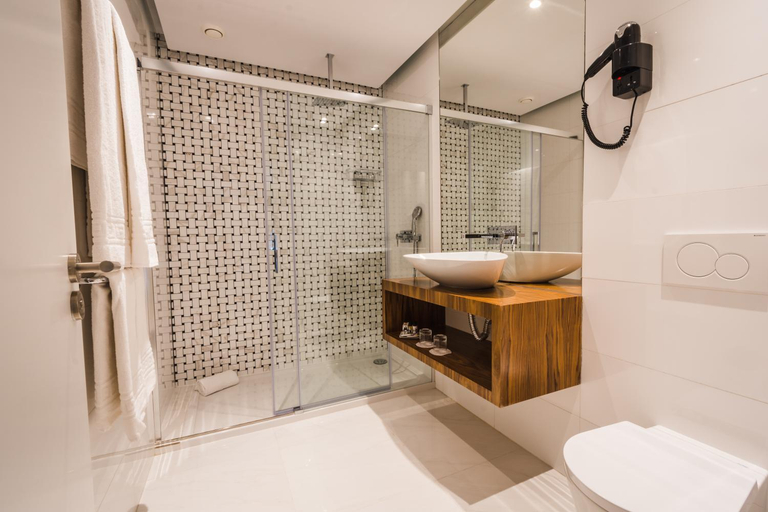 Bathroom 4, Rossio Boutique Hotel, Lisbon
