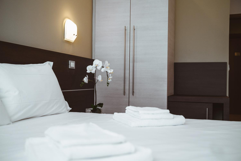 Others 3, Albergo Commercio, Udine