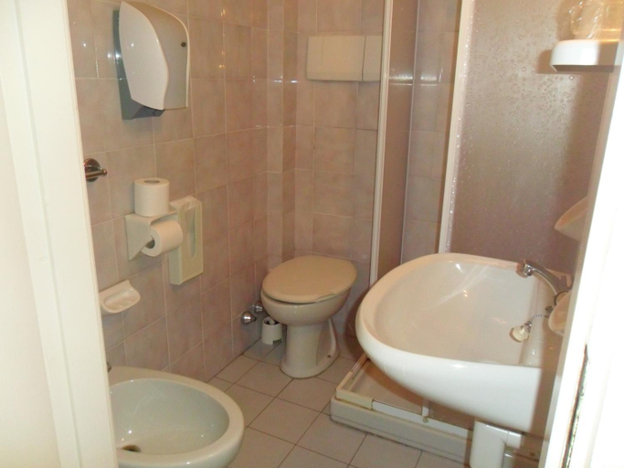 Bedroom 2, Albergo Romeo, Savona