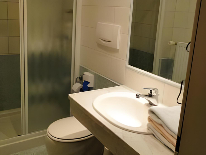 Bathroom 3, Hotel Erlenhof, Hermagor