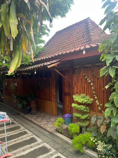 Exterior 1