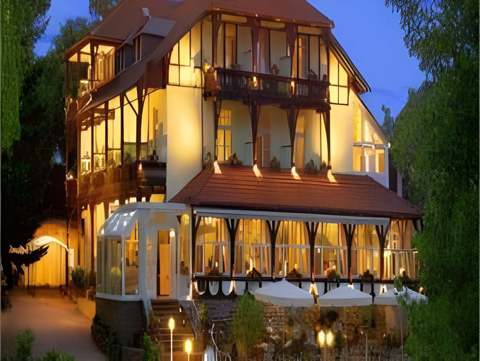 Exterior & Views