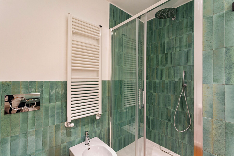 Bathroom 2, La Perla sul Mare by Wonderful Italy, Genova