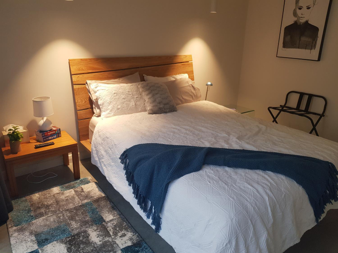 Bedroom 2, Modern, private and close to town., Albury