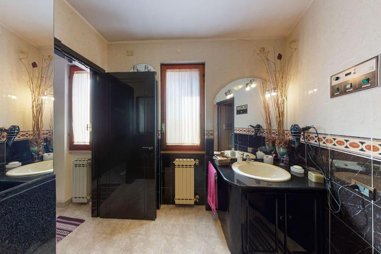Bathroom 3, Villa con piscina e giardino a due passi dal mare., Cagliari