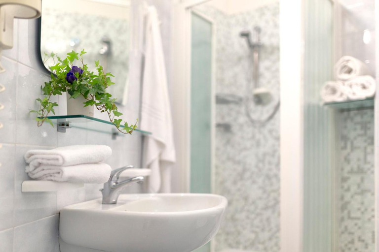 Bathroom 3, Little Hotel, Rimini