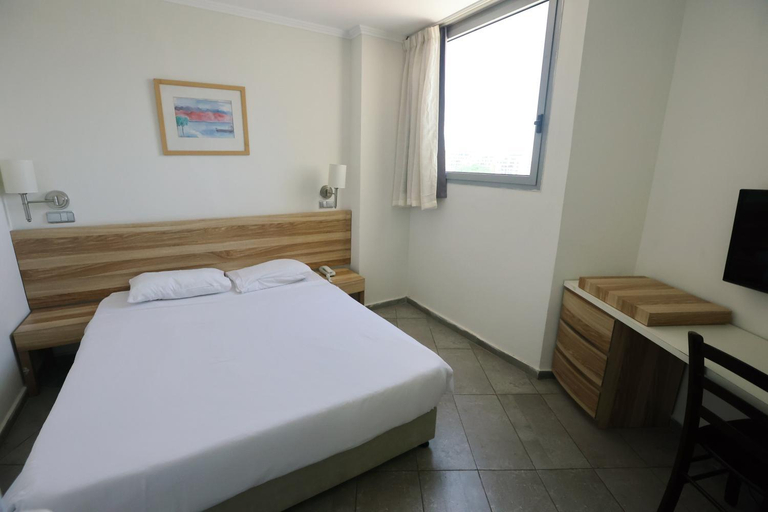 Bedroom 4, Adi Hotel