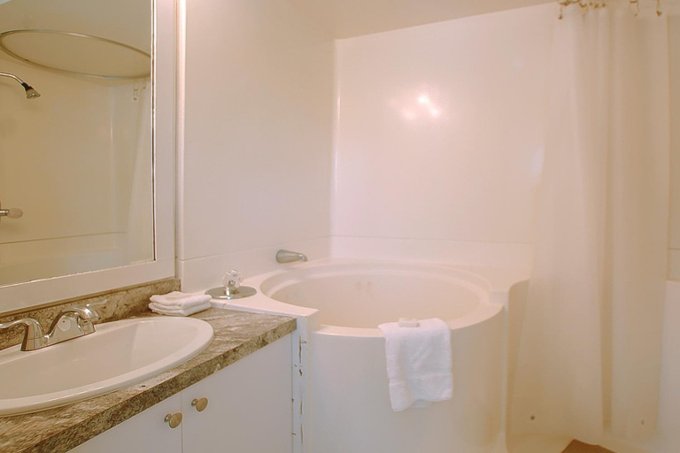 Bathroom 3, Topsider Resort, Monroe