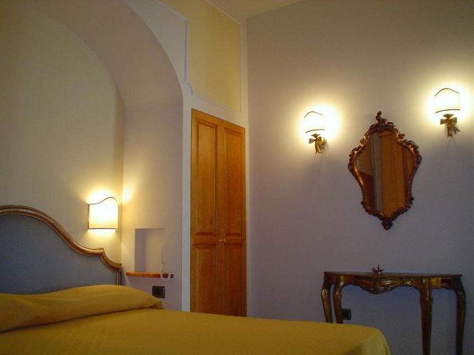 Others 3, Petit Chateau, Pistoia