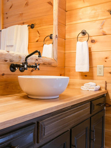 Bathroom 3, Farmhouse Suites by Amish Country Lodging, Holmes