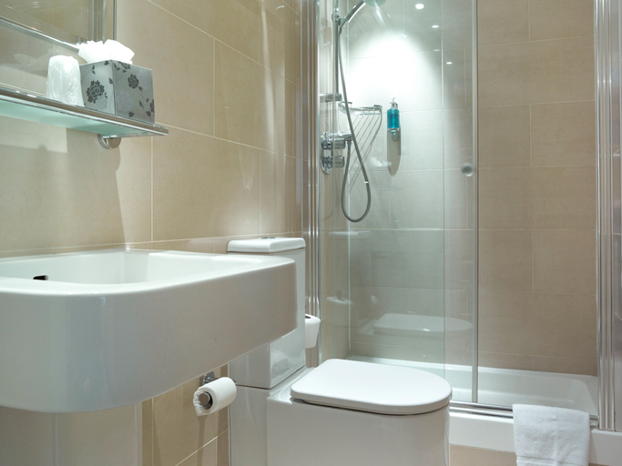 Bathroom 5, ibis Styles London Gloucester Road, London